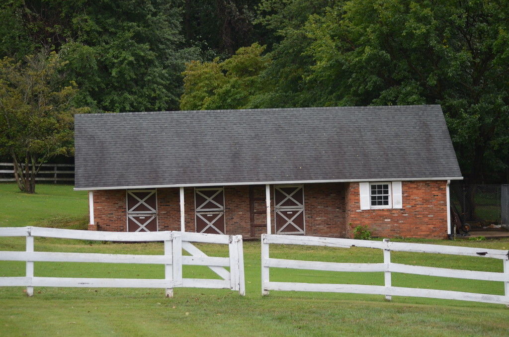 creamcup meadows farm - horse boarding farm in great falls