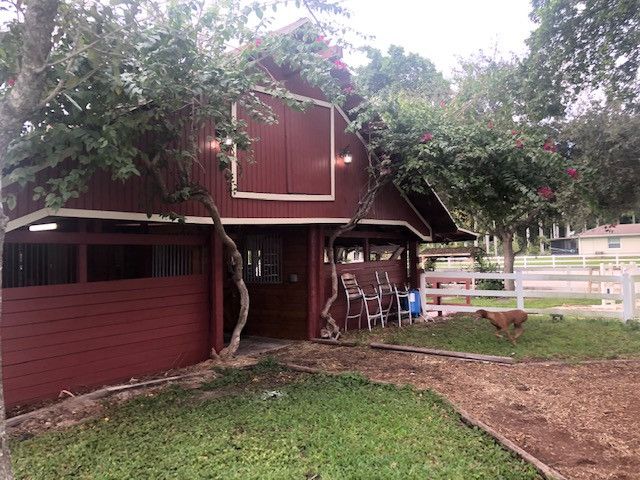 Visit Stalls for rent in Plantation Acres