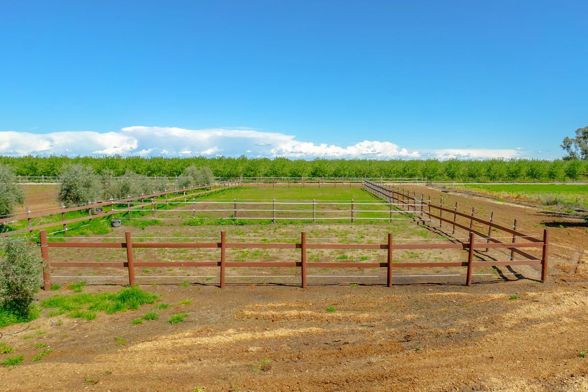 Baker Ranch Horse Boarding Farm in Davis, California