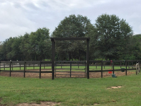 Visit Pleasant Oaks Equestrian Center