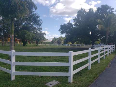 Visit 12 Stall Barn in Plantation Acres