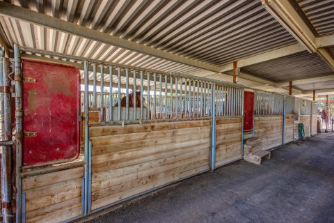 Visit Sunburst Farms Horse Stables For Rent (Private Access)