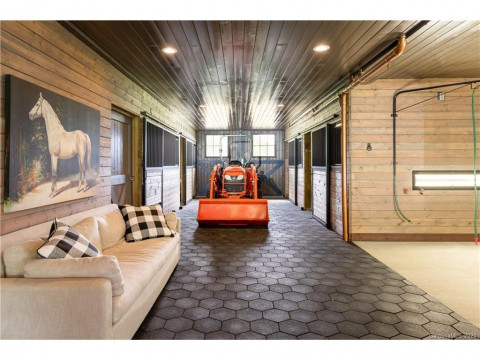 Visit Luxury Barns LLC