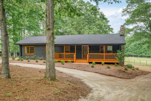 Visit New remodeled cabin on 15+ acres!