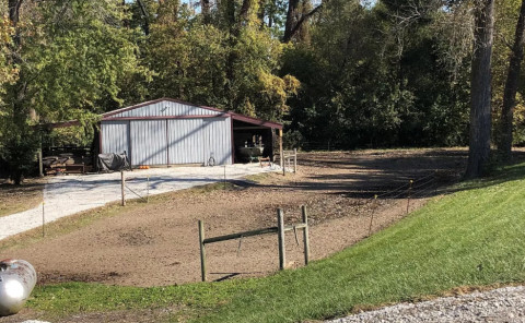 Visit Horse Stalls available in Saint Charles/Orchard Farm