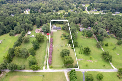 Visit Ranch on 2.56 acres in Loganville