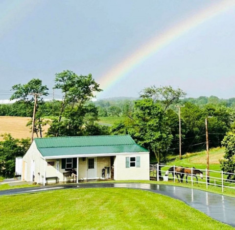 Visit Frystown - Barn and pasture to share - No Fee