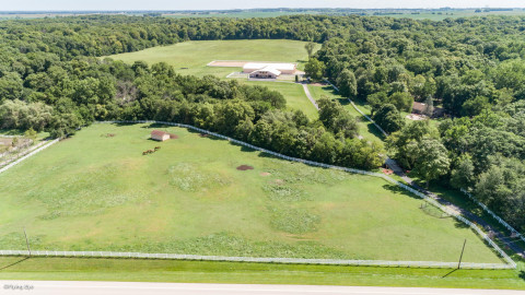 Visit 38 ACRE HORSE FARM, 14 STALLS, INDOOR & OUTDOOR ARENAS