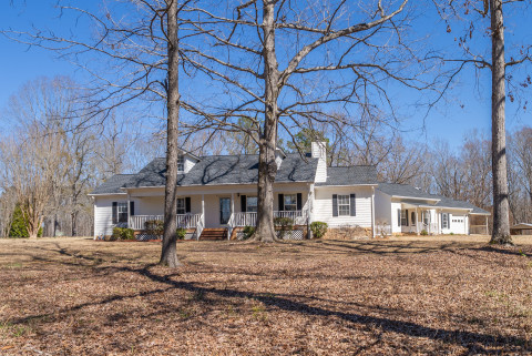 Visit 3BR/2BA with 1BR/1BA guest home